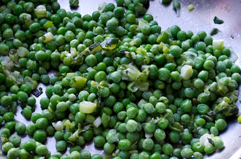 Arancini - scallions and peas cooking