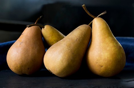 Poached pears with crispy prosciutto and gorgonzola
