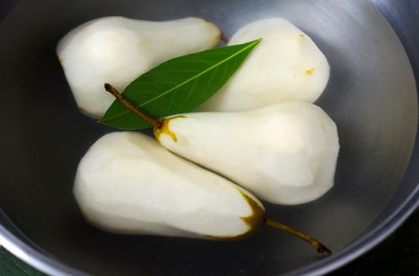 Poached pears with crispy prosciutto and gorgonzola